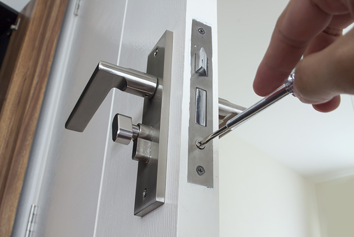Our local locksmiths are able to repair and install door locks for properties in Glasgow and the local area.